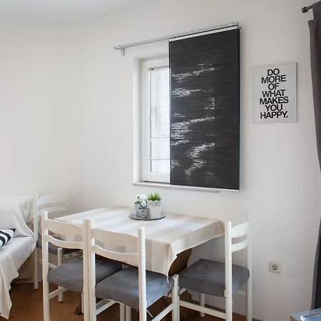 Apartman Kuzmanic * ماكارسكا