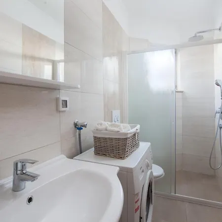 شقة Apartman Kuzmanic *