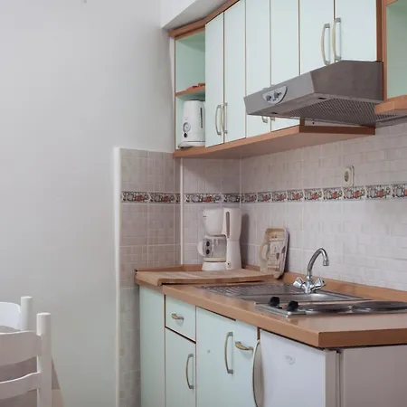 Apartman Kuzmanic شقة ماكارسكا