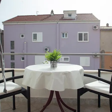 Apartman Kuzmanic شقة *