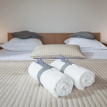 Apartman Kuzmanic شقة ماكارسكا