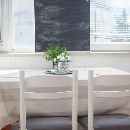 Apartman Kuzmanic شقة ماكارسكا